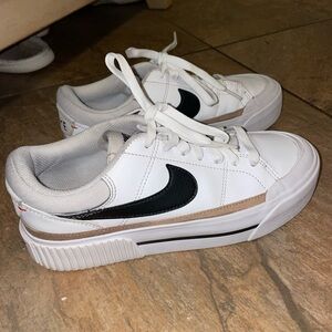 Nike Court Legacy Lift